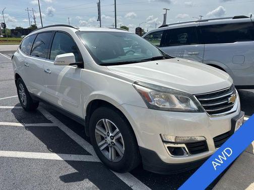 White Diamond Tricoat 2015 Chevrolet Traverse 1LT