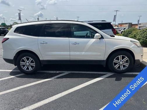 White Diamond Tricoat 2015 Chevrolet Traverse 1LT