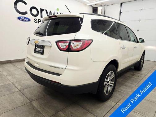 White Diamond Tricoat 2015 Chevrolet Traverse 1LT