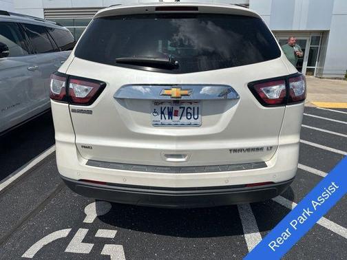 White Diamond Tricoat 2015 Chevrolet Traverse 1LT