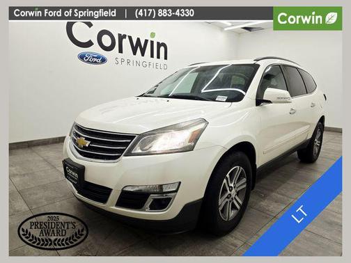 White Diamond Tricoat 2015 Chevrolet Traverse 1LT