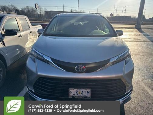 2024 Toyota Sienna XLE