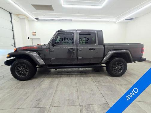 Granite Crystal Metallic Clearcoat 2021 Jeep Gladiator Willys 4x4