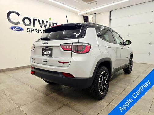 Silver Zynith Metallic Clearcoat 2025 Jeep Compass Trailhawk