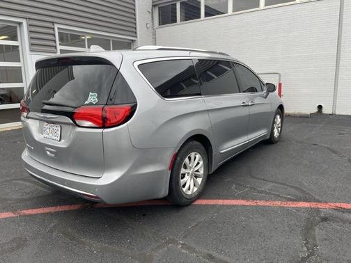 2018 Chrysler Pacifica Touring-L