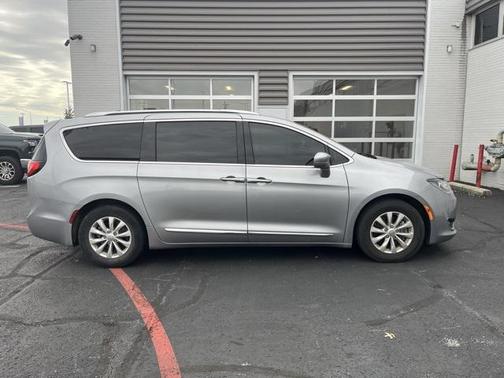 2018 Chrysler Pacifica Touring-L
