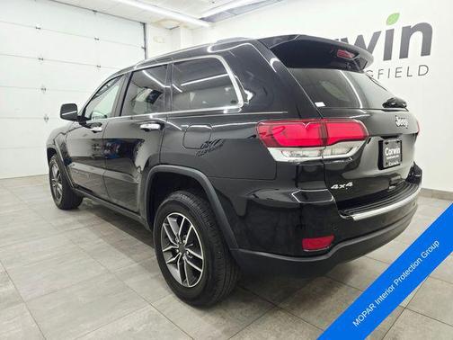 Diamond Black Crystal Pearlcoat 2021 Jeep Grand Cherokee Limited