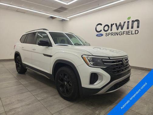 Pure White 2024 Volkswagen Atlas 2.0T SE w/Technology 4MOTION