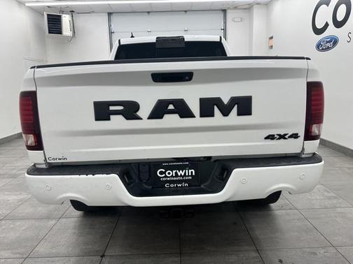 2017 RAM 1500 Night Crew Cab 4x4 5'7' Box