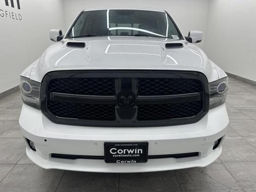 2017 RAM 1500 Night Crew Cab 4x4 5'7' Box