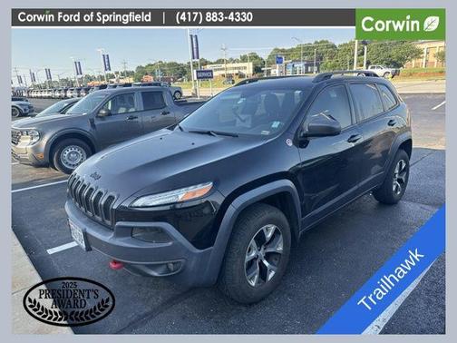 Diamond Black Crystal Pearlcoat 2018 Jeep Cherokee Trailhawk