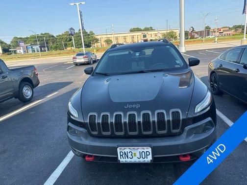 Diamond Black Crystal Pearlcoat 2018 Jeep Cherokee Trailhawk