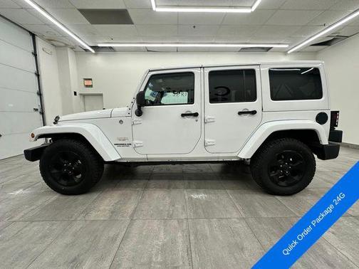 Bright White Clearcoat 2013 Jeep Wrangler Unlimited Sahara