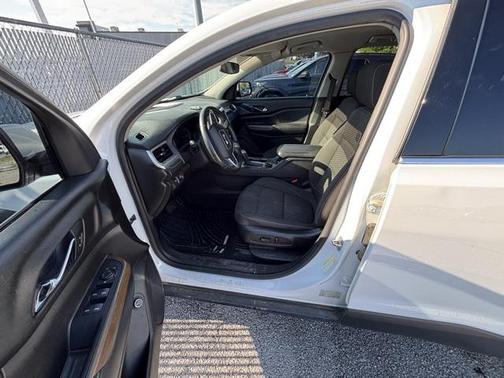 2017 GMC Acadia SLE-2