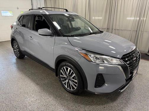 Boulder Gray Pearl 2023 Nissan Kicks SV