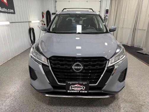 Boulder Gray Pearl 2023 Nissan Kicks SV