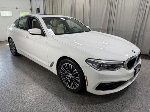 Alpine White 2018 BMW 530 i xDrive