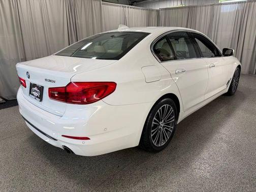 Alpine White 2018 BMW 530 i xDrive