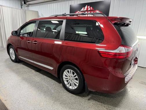 2017 Toyota Sienna XLE