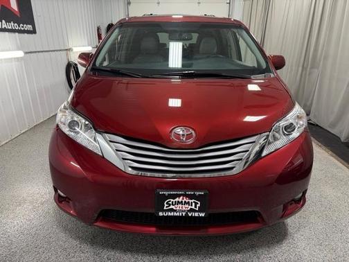 2017 Toyota Sienna XLE