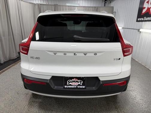 2020 Volvo XC40 T5 Momentum