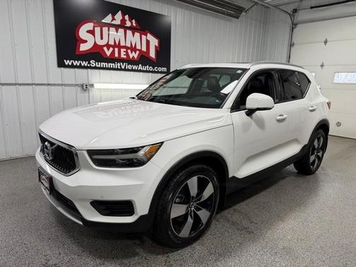 2020 Volvo XC40 T5 Momentum
