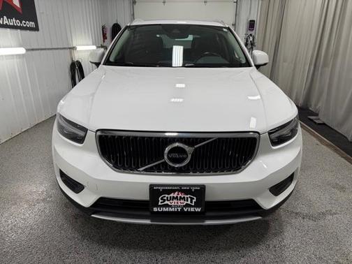 2020 Volvo XC40 T5 Momentum