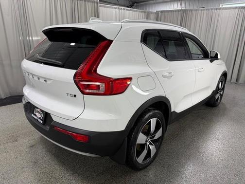 2020 Volvo XC40 T5 Momentum