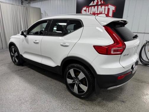 2020 Volvo XC40 T5 Momentum