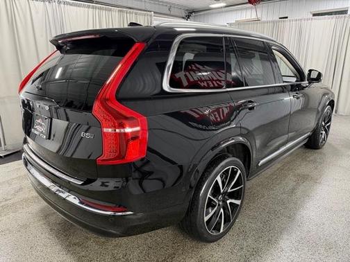 2023 Volvo XC90 B5 Plus