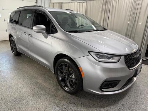 2021 Chrysler Pacifica Touring-L