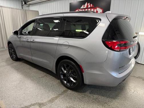 2021 Chrysler Pacifica Touring-L