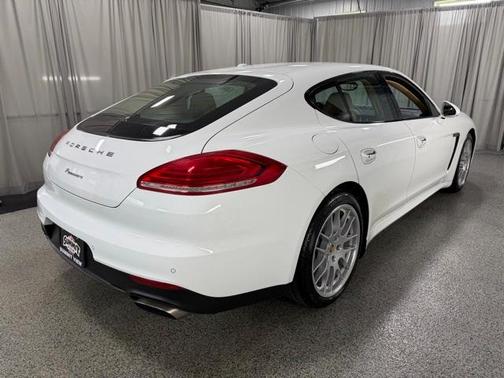 2016 Porsche Panamera Edition