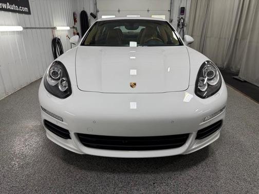 2016 Porsche Panamera Edition