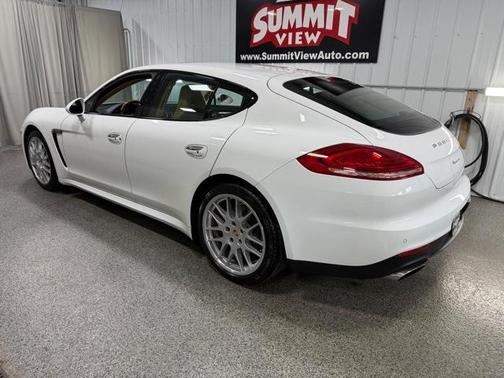 2016 Porsche Panamera Edition