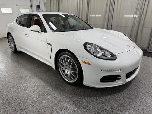 2016 Porsche Panamera Edition