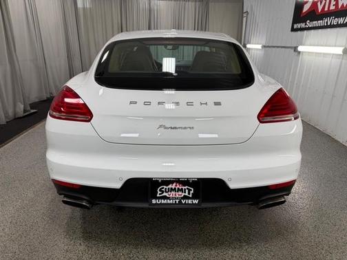 2016 Porsche Panamera Edition