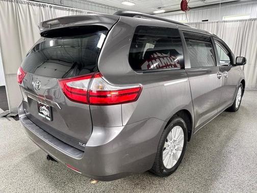 2017 Toyota Sienna XLE Premium