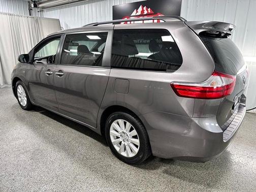 2017 Toyota Sienna XLE Premium