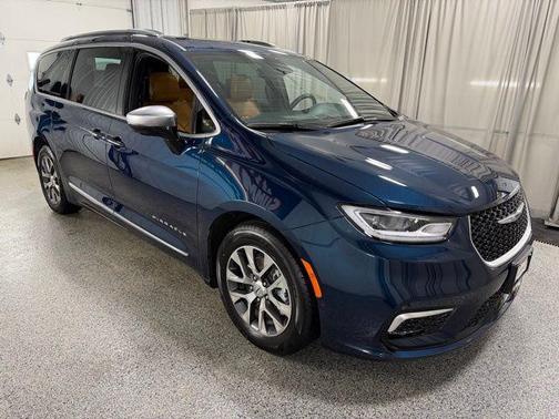 2023 Chrysler Pacifica Hybrid Pinnacle