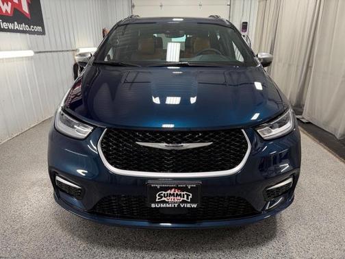 2023 Chrysler Pacifica Hybrid Pinnacle