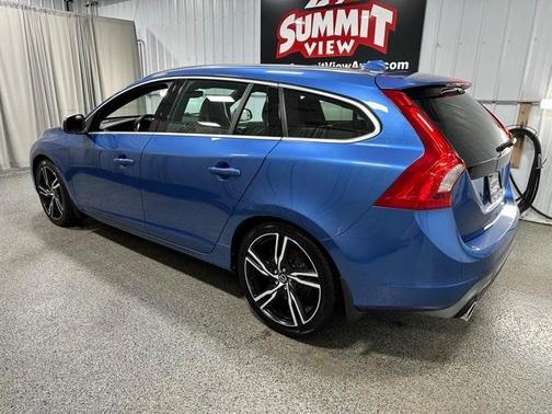 2017 Volvo V60 T6 R-Design Platinum