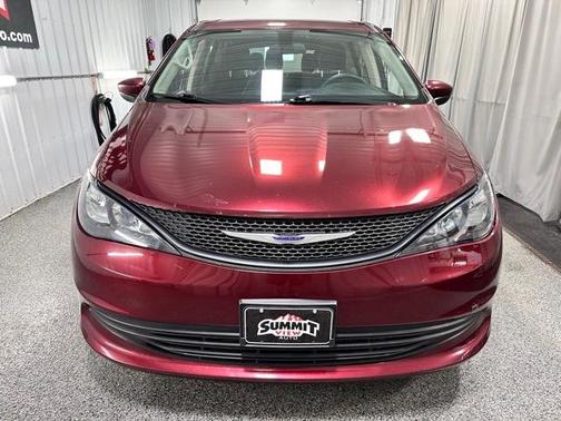 2020 Chrysler Voyager L