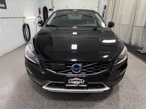Onyx Black Metallic 2016 Volvo V60 Cross Country T5