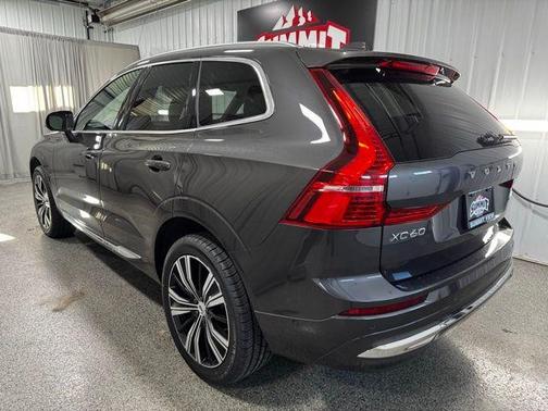 Platinum Grey Metallic 2022 Volvo XC60 B6 Inscription