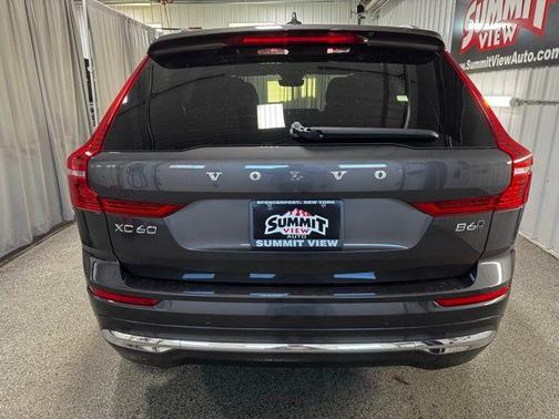 Platinum Grey Metallic 2022 Volvo XC60 B6 Inscription