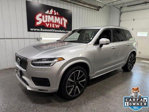 Bright Silver Metallic 2022 Volvo XC90 T6 Momentum 7 Passenger