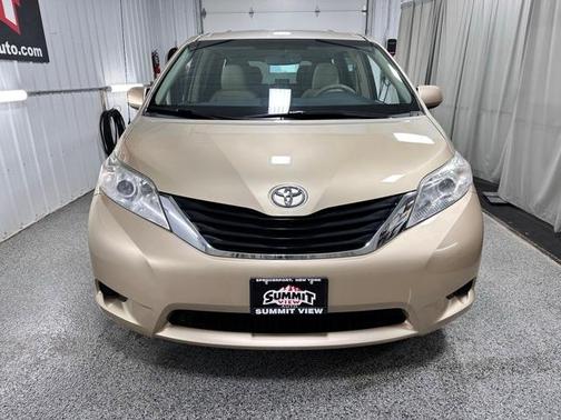 2013 Toyota Sienna LE