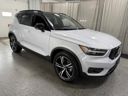 2021 Volvo XC40 T5 R-Design