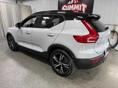 2021 Volvo XC40 T5 R-Design